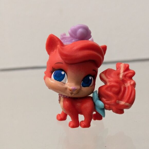 Disney Princess Palace Pets Royal Red Cat princess queen figure, 1.5" - Picture 1 of 7